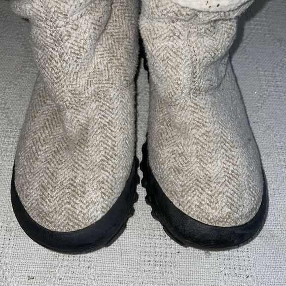 Bogs Women’s Ankle Boots Size 8 M Beige Fabric Warmth Winter Snow - Picture 7 of 12